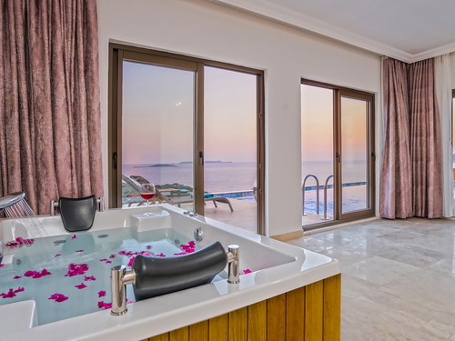  gece  -  Kasım
  | Kaş Yeniköy’de Deniz Manzaralı, Jakuzili Balayı ve Aile Villası – 4 Kişilik Tatil İçin İdeal Seçim